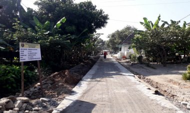 Pemdes Tempuran Paron Bangun Jalan Paving di Dusun Jegolan