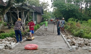 Pemdes Katikan Kedunggalar Bangun Jalan Pavingisasi Dusun Bulakrejo Guna Permudah Akses Warga
